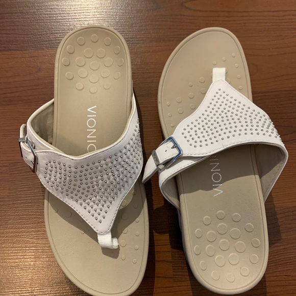 New Vionic Flip Flops - Picture 2 of 3